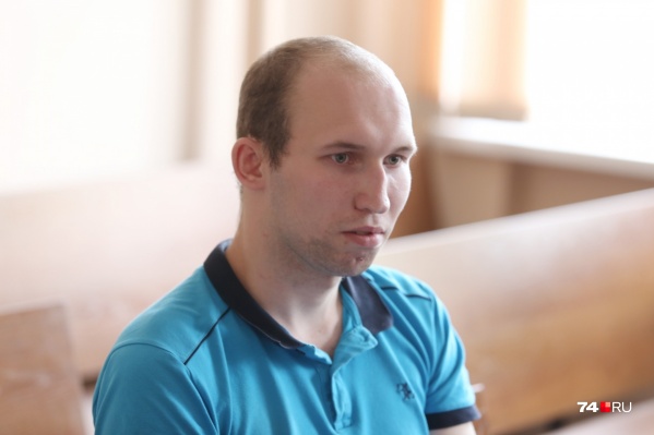 Александр Смольников рассказывает, что 10 лет над ним издевались в интернате для умственно отсталых Александр Смольников рассказывает, что 10 лет над ним издевались в интернате для умственно отсталых