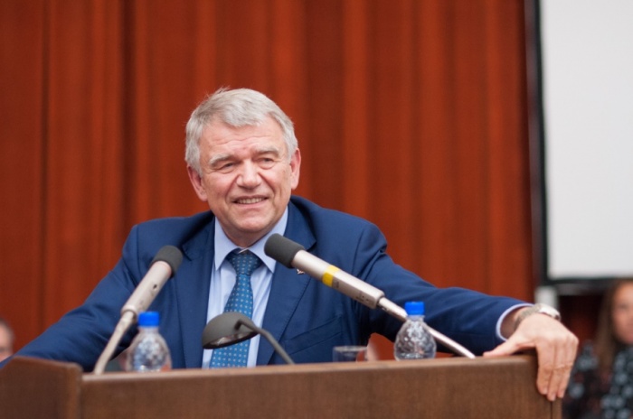 Вчера новым председателем СО РАН стал Валентин Пармон Вчера новым председателем СО РАН стал Валентин Пармон