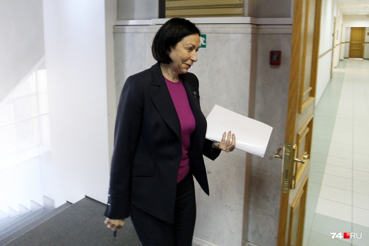 Врио мэра оказалась примерно в середине списка кандидатов, которые выступали перед комиссией по алфавиту Врио мэра оказалась примерно в середине списка кандидатов, которые выступали перед комиссией по алфавиту