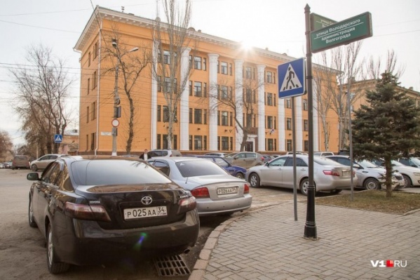 Спортивные функционеры любят черные Camry не меньше чиновников Спортивные функционеры любят черные Camry не меньше чиновников