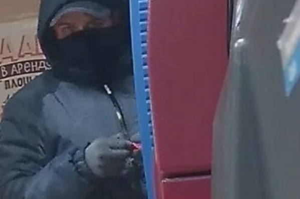 Полиция распространяет ориентировку на преступников Полиция распространяет ориентировку на преступников