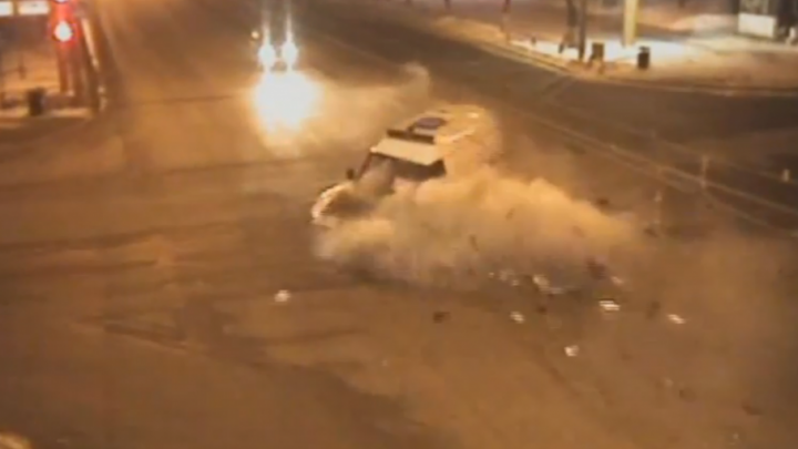 Столкновение Lada Vesta и скорой в центре Перми: в Сети появилось видео аварии