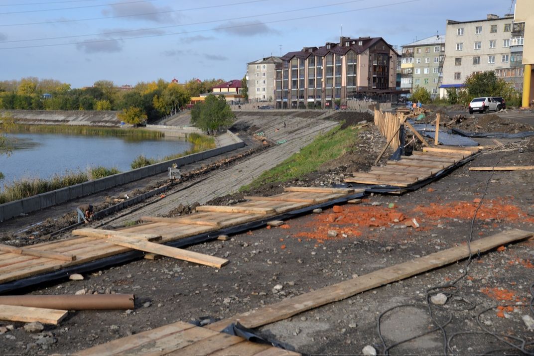 Курган подъем тобола сегодня. Курган набережная Тобола. Кировский мост Курган. Курган Шевелевка. Набережная Курган 2022.