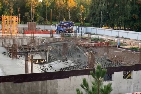 Видео с просевшим перекрытием в редакцию прислали читатели Видео с просевшим перекрытием в редакцию прислали читатели 