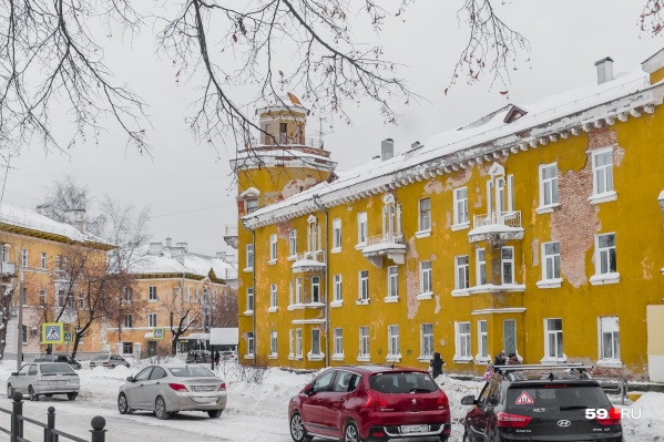 Жители платили за коммунальные услуги, и часть этих денег упала в карман директору УК Жители платили за коммунальные услуги, и часть этих денег упала в карман директору УК