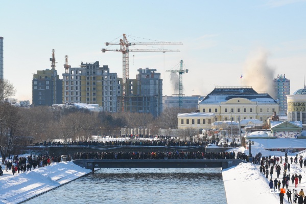 Вид с Плотинки через несколько секунд после взрыва Вид с Плотинки через несколько секунд после взрыва
