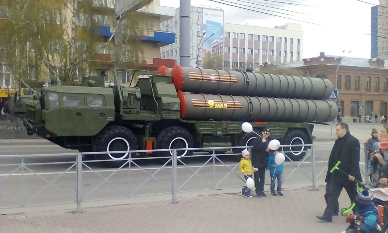 На углу Красного проспекта и ул. Октябрьской. Фото читателя НГС.НОВОСТИ На углу Красного проспекта и ул. Октябрьской. Фото читателя НГС.НОВОСТИ
