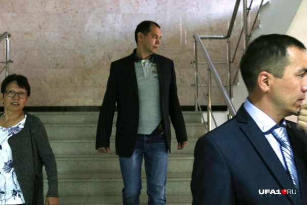 Марата в суде сопровождала мать и адвокат Марата в суде сопровождала мать и адвокат