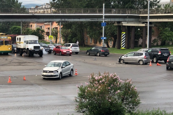 Авария произошла в 22:50 20 июня. Это фото очевидец сделал сегодня около 8 утра Авария произошла в 22:50 20 июня. Это фото очевидец сделал сегодня около 8 утра