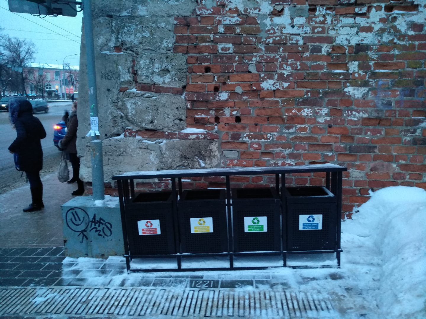 «Начни с Кремля». На площади Минина появились урны для раздельного сбора мусора