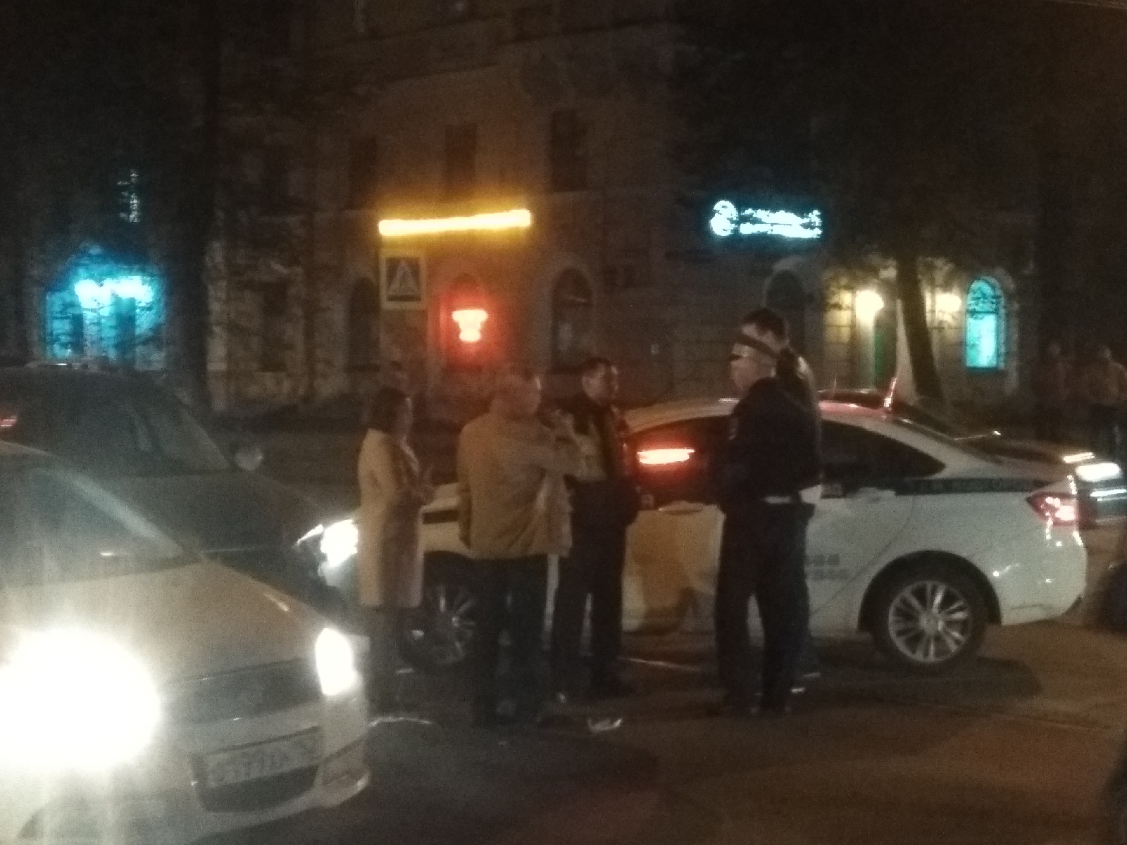 Внедорожник столкнулся с машиной ДПС в центре Нижнего Новгорода. Собралась пробка из трамваев