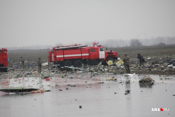 Самолет рухнул рядом со взлетной полосой Самолет рухнул рядом со взлетной полосой