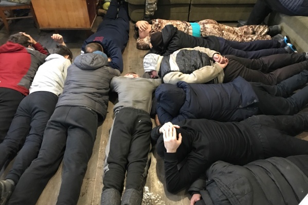 Подпольный склад по производству алкоголя закрыли в ноябре 2017 года в Минусинске Подпольный склад по производству алкоголя закрыли в ноябре 2017 года в Минусинске