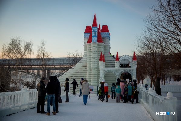 Городок должны были открыть сегодня вечером Городок должны были открыть сегодня вечером