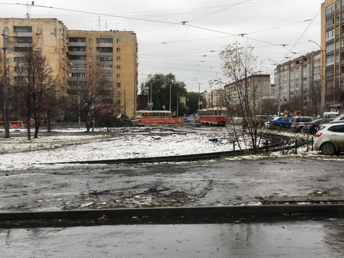 Ждали, когда выпадет снег: один из главных перекрестков Эльмаша пообещали  открыть к концу октября | 21.10.2019 | Екатеринбург - БезФормата