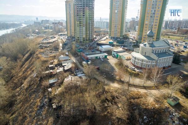 С поличным рабочих застал природоохранный прокурор и заставил увезти мусор обратно на стройплощадку С поличным рабочих застал природоохранный прокурор и заставил увезти мусор обратно на стройплощадку