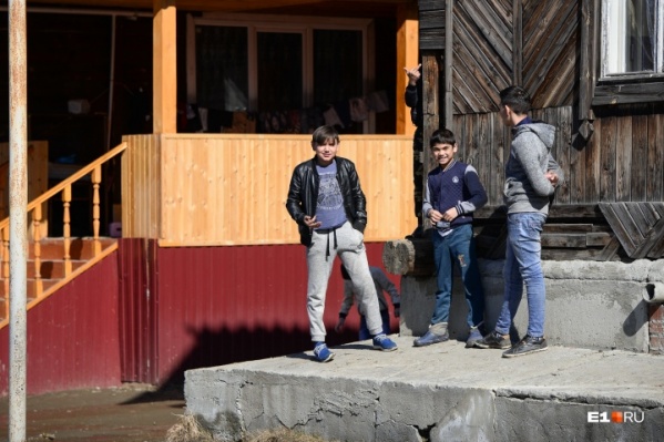 Под зону многоэтажной жилой застройки отдадут большой квартал частных домов на ВИЗе, прозванный Цыганским поселком Под зону многоэтажной жилой застройки отдадут большой квартал частных домов на ВИЗе, прозванный Цыганским поселком