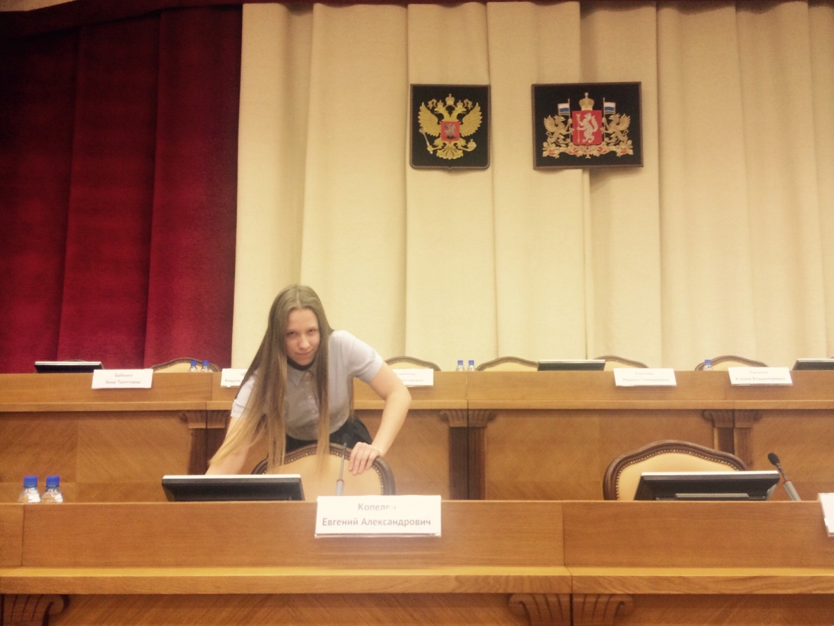 Девушка была старостой группы Девушка была старостой группы