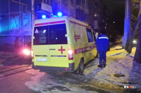 Женщина отказывалась от госпитализации, но в больницу её всё же забрали Женщина отказывалась от госпитализации, но в больницу её всё же забрали