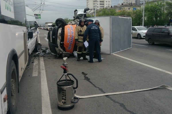 На месте ДТП работали спасатели МЧС На месте ДТП работали спасатели МЧС