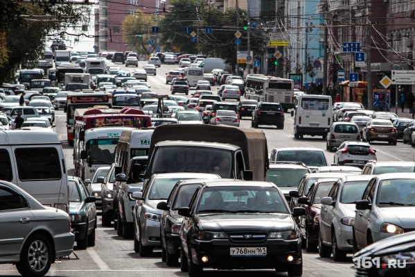 В самой длинной пробке пришлось простоять два часа В самой длинной пробке пришлось простоять два часа