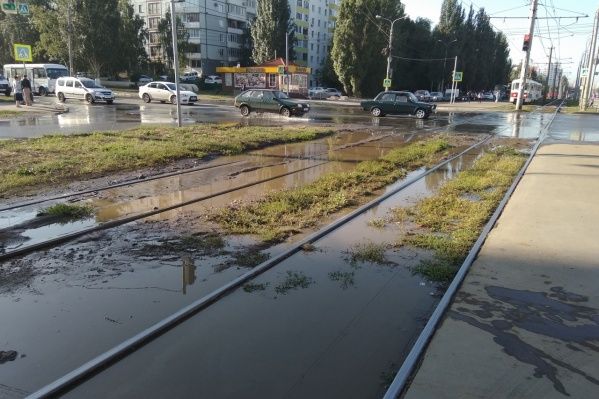 Большая лужа собралась за два дня Большая лужа собралась за два дня