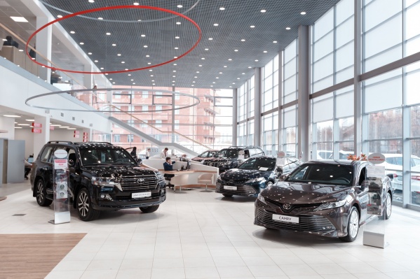 Выгода на автомобили — до 575 000** рублей Выгода на автомобили — до 575 000** рублей