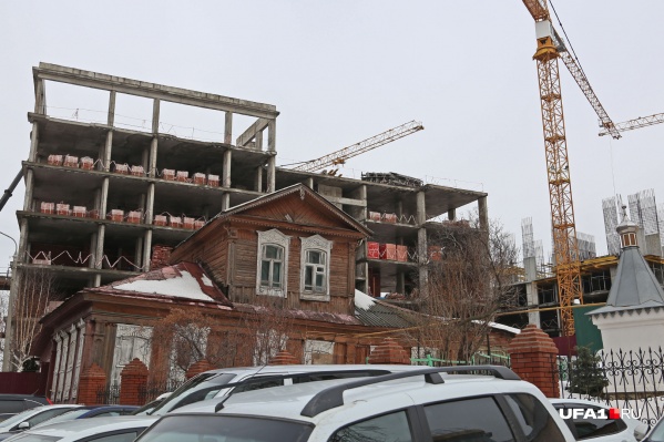 За объектом культурного наследия возводится новый жилой комплекс За объектом культурного наследия возводится новый жилой комплекс