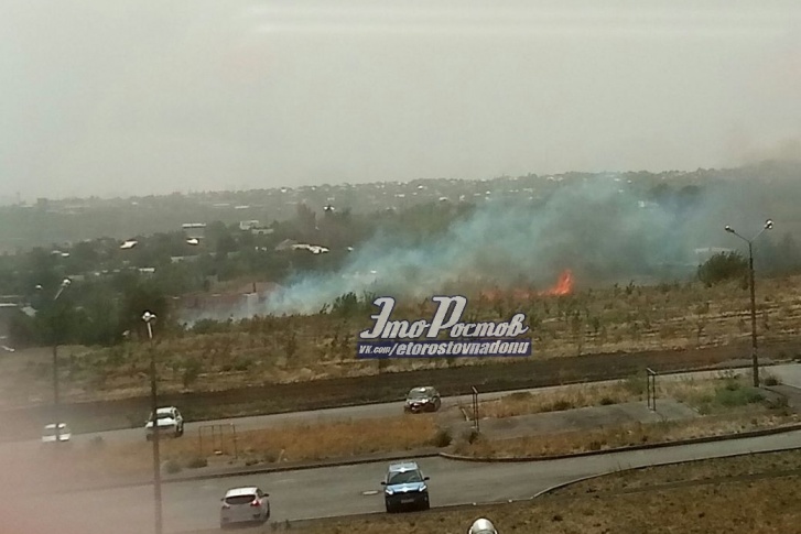 Пожар вспыхнул около 12 часов дня Пожар вспыхнул около 12 часов дня