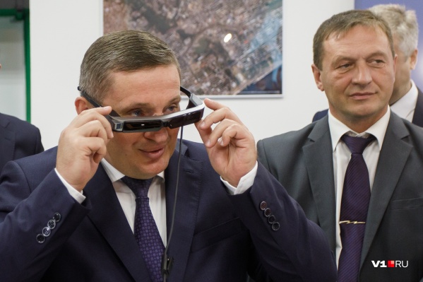Подписать непопулярный документ Андрей Бочаров доверил заместителю Евгению Харичкину Подписать непопулярный документ Андрей Бочаров доверил заместителю Евгению Харичкину