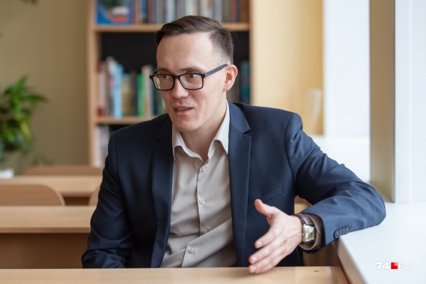 Владимир Брюхов работает в школе пятый год Владимир Брюхов работает в школе пятый год