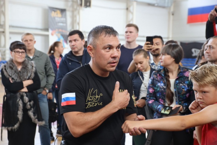 Костя Цзю рассказал об основных ударах в боксе Костя Цзю рассказал об основных ударах в боксе