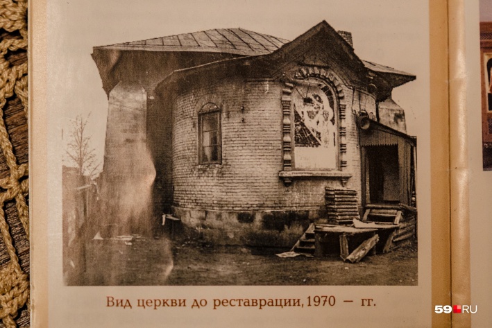 В таком состоянии был Казанский храм и майолика в 1970-е годы