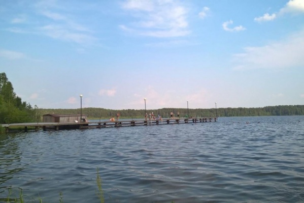 На Урале масса красивых водоемов. Кое-где даже можно купаться На Урале масса красивых водоемов. Кое-где даже можно купаться