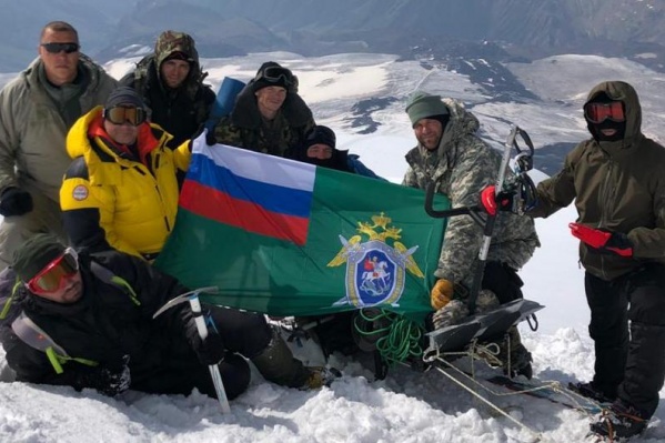 Николаю помогали взойти его товарищи Николаю помогали взойти его товарищи