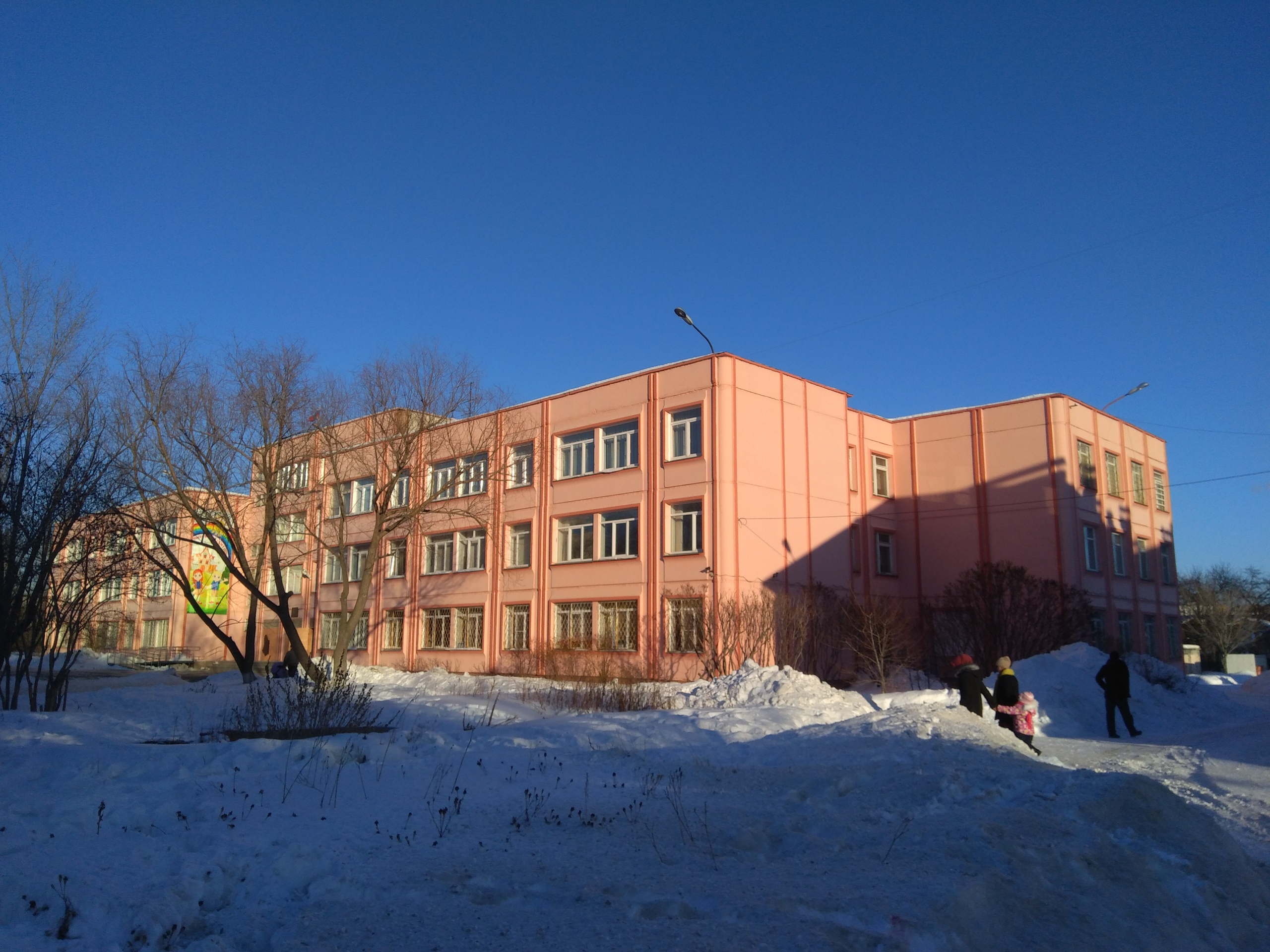 Группа детского сада, в которой разгорелся конфликт, работает при школе № 105 Группа детского сада, в которой разгорелся конфликт, работает при школе № 105