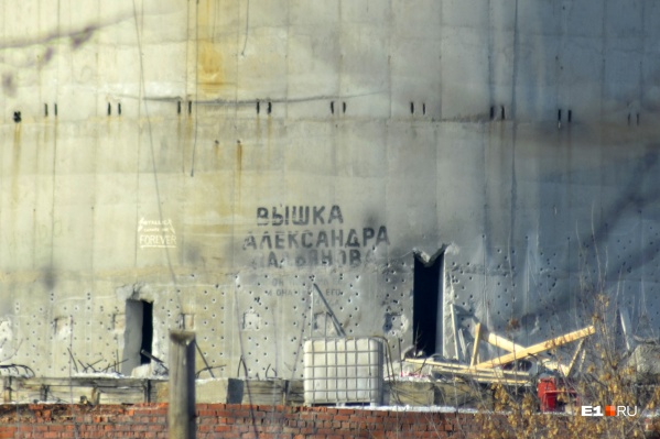 Такие отверстия появились сегодня Такие отверстия появились сегодня