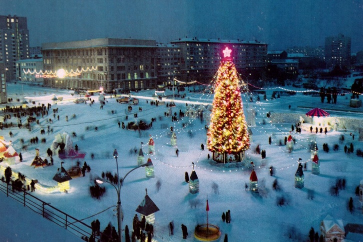 В 70-х ледовых городок на площади Ленина был куда просторнее