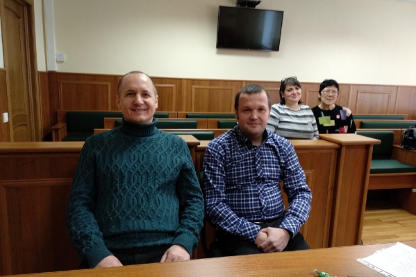 Житель Плесецка Александр Миронов — справа Житель Плесецка Александр Миронов — справа