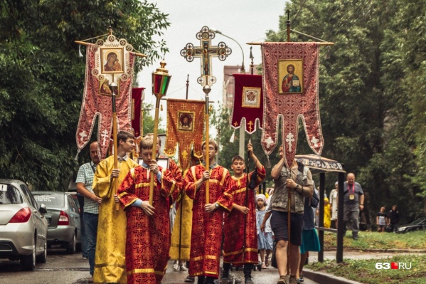Верующие пройдут по нескольким улицам Верующие пройдут по нескольким улицам 