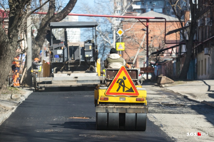 Администрация Новочеркасска не может найти желающих ремонтировать и убирать дороги