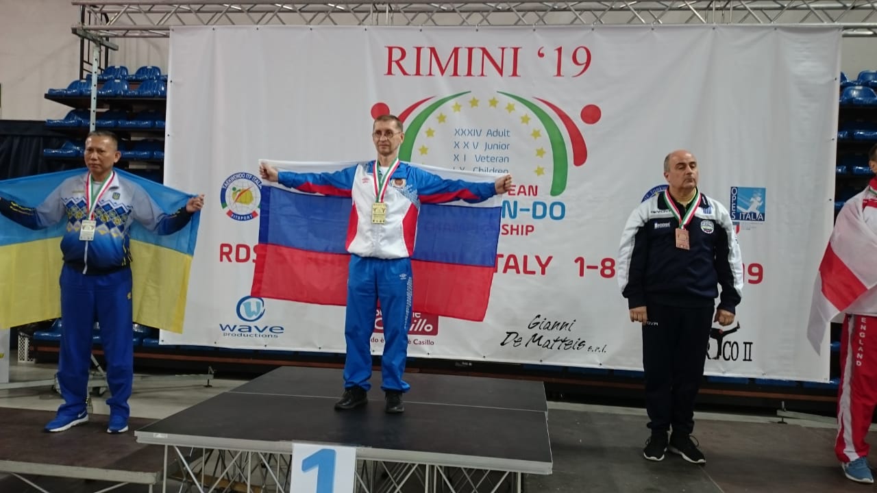Новосибирские бойцы завоевали 13 медалей на чемпионате и первенстве Европы по тхэквондо в Италии