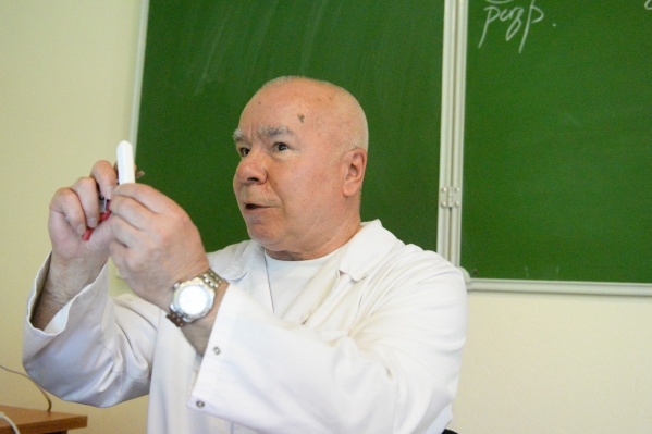 Виктору Мякотных 72 года. Он говорит, что долгожителям важно сохранять все виды активности — физическую, интеллектуальную и сексуальную Виктору Мякотных 72 года. Он говорит, что долгожителям важно сохранять все виды активности — физическую, интеллектуальную и сексуальную