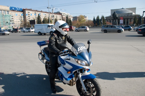 В полицию зовут работать мужчин не старше 35 лет с образованием выше среднего и водительскими правами В полицию зовут работать мужчин не старше 35 лет с образованием выше среднего и водительскими правами