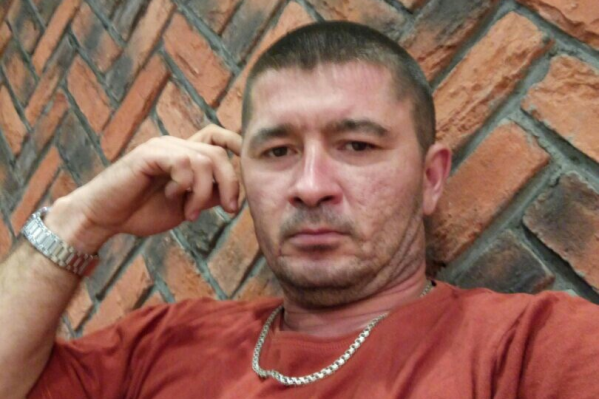 Таксистом Марат Ахметвалиев работал около двух с половиной лет, до этого был связан с грузоперевозками — доставлял продукты в соседние города Таксистом Марат Ахметвалиев работал около двух с половиной лет, до этого был связан с грузоперевозками — доставлял продукты в соседние города