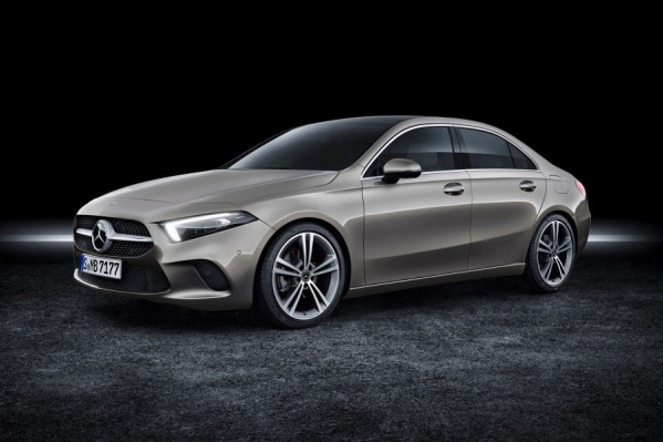 Длина A-Class составляет 4458 мм Длина A-Class составляет 4458 мм
