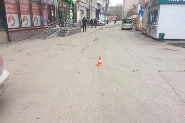 В результате аварии 54-летняя женщина оказалась в больнице. Фото с места ДТП В результате аварии 54-летняя женщина оказалась в больнице. Фото с места ДТП