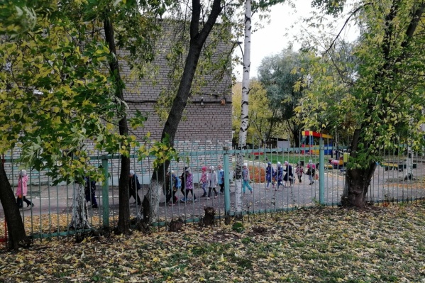 В детских садах часто встречаются такие ограждения В детских садах часто встречаются такие ограждения