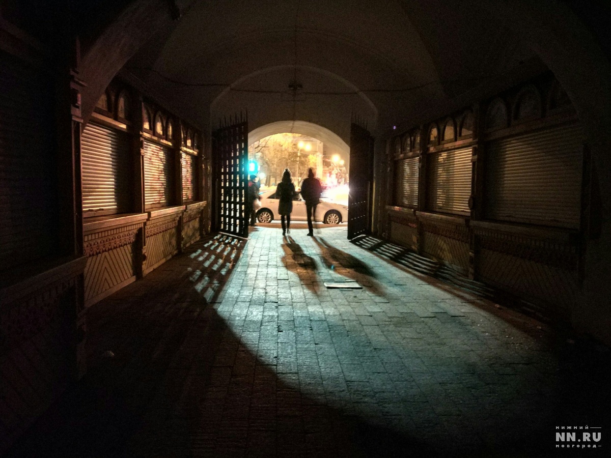 Нижегородский
кремль открыт только до 22:00. На ночь ворота запирают Нижегородский
кремль открыт только до 22:00. На ночь ворота запирают