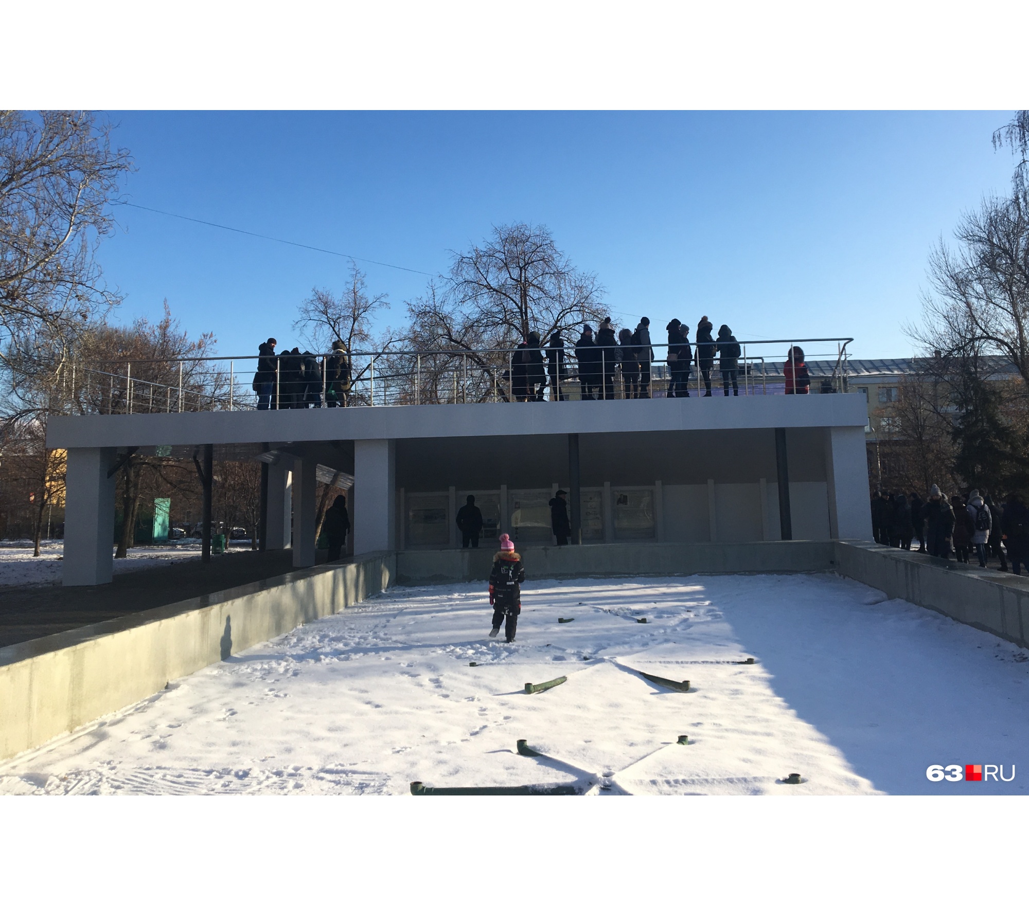 Рядом со сценой — отремонтированный фонтан Рядом со сценой — отремонтированный фонтан